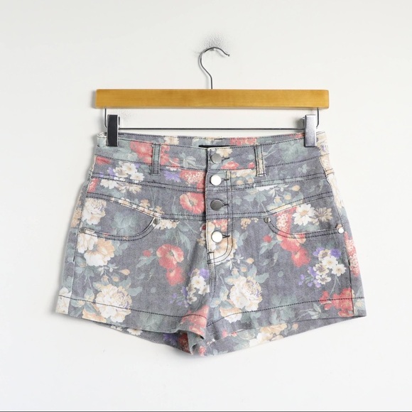 Forever 21 Pants - Forever 21 high rise shorts floral print high waist buttoned 27 roses bohemian